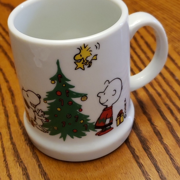 Vintage Peanuts Gang Christmas mugs - Picture 3 of 5